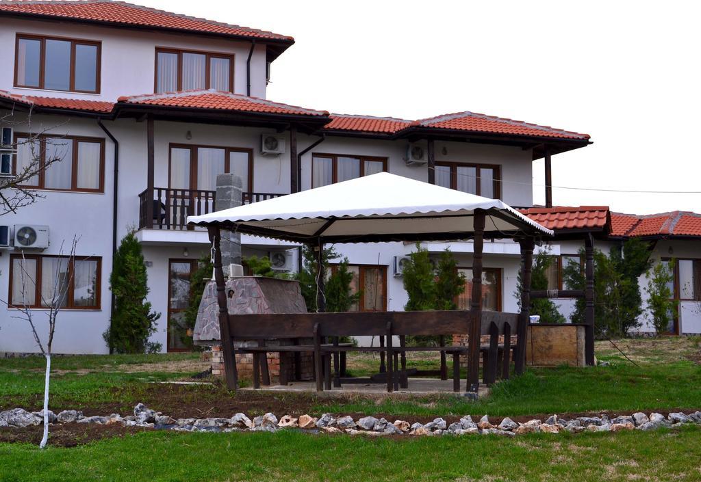 Guest House Misha Petrevene Exteriér fotografie